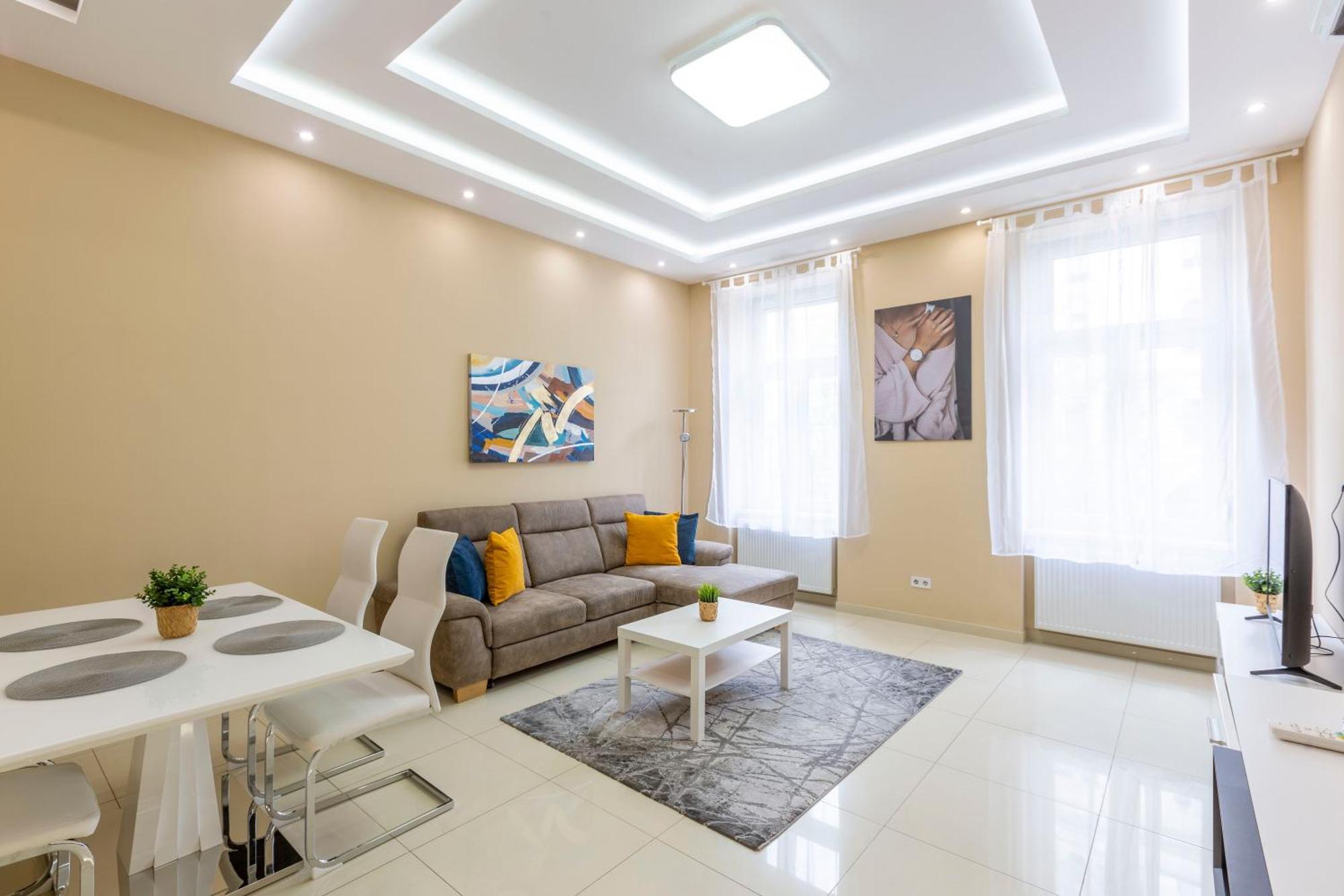 Spacious Bajcsy Residence In The Heart Of Budapesta Exterior foto
